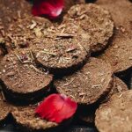 Generic Natural Cow Dung Cakes, 15 cm Diameter, Traditional Uses and Gardening, Dark Brown, Set of 5 Pieces